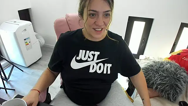 Dyana_Kaylinn Adlı Modelin Web Kamerası Şovu