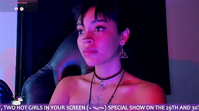Anny_Kiitty élő XXX-chatje