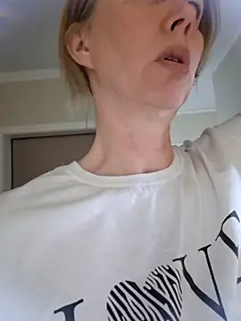 Chat XXX en directo de stellahere8