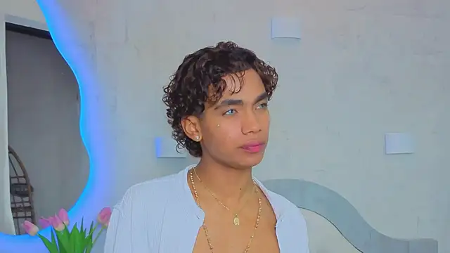 دردشة AlanCutee الجنسية المباشرة