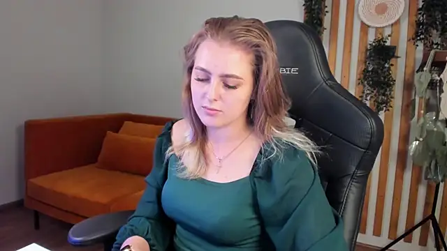 EllaBells' Live XXX Chat
