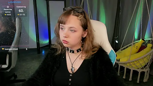 LeonaHicks' Live XXX Chat