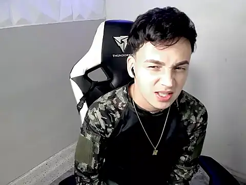 Mathias_twinkk's Webcam Show