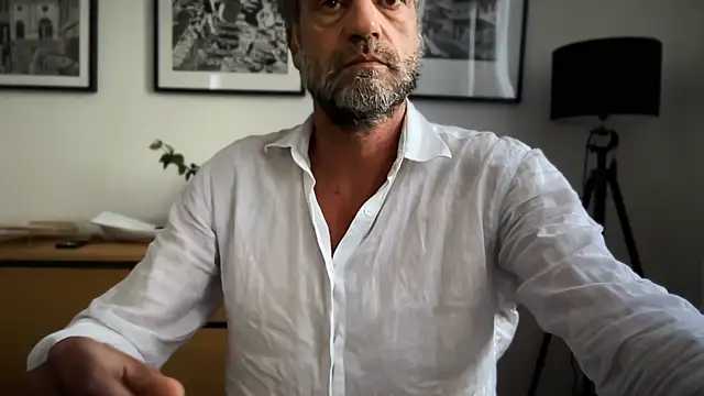 Seks show uživo modela mecchaude na kameri
