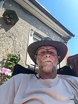 Moonraker64 라이브 XXX 채팅