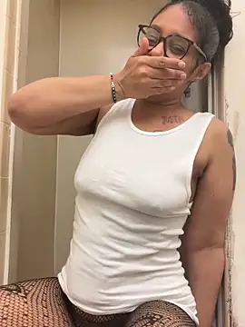 Pokazy przed kamerką – Desirae_Luciano
