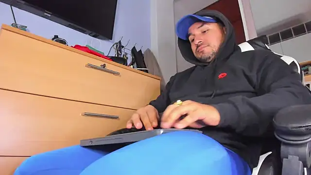 MikeMiller2 现场XXX聊天