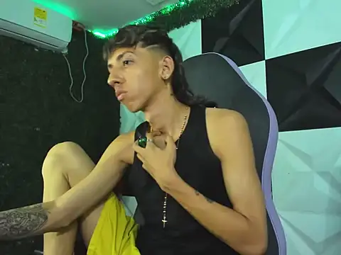 charly_joseph Show in webcam