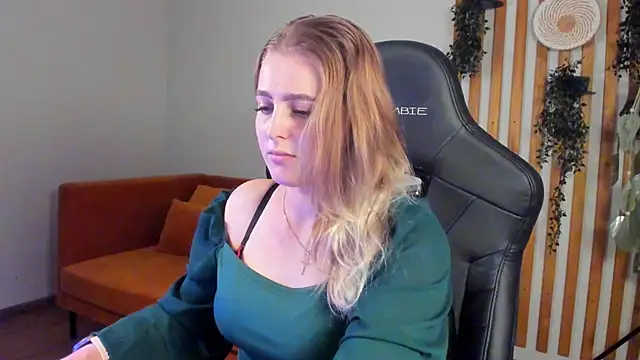 EllaBells' Live XXX Chat