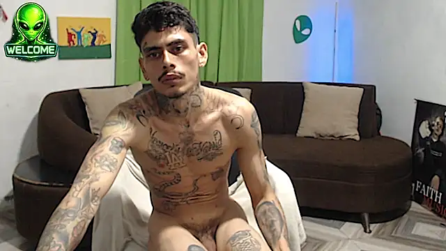 alpha_zom's Webcam Show
