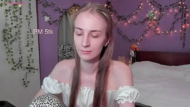 Crystal1nn's Live XXX Chat