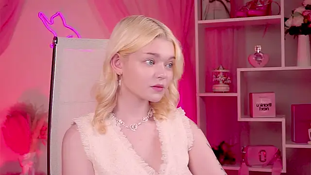 AdeleCartier – Naživo XXX chat