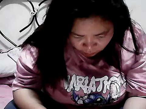 Chat +18 de HornyPussie69 ao vivo