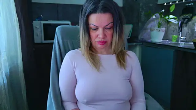 Chat +18 de MishaMILF ao vivo