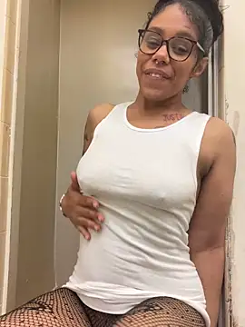 Desirae_Luciano Show Webcam