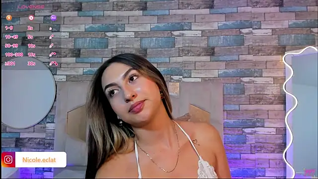 Chat +18 de cloe_1tay ao vivo