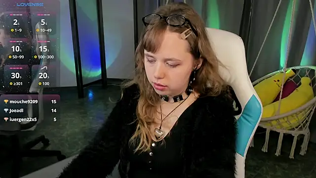 LeonaHicks live XXX chat