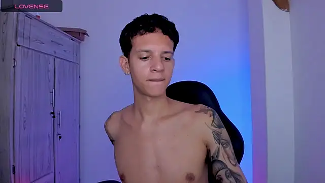 Show modela tylernova na web-kameri