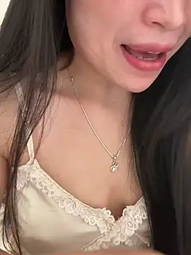Lilyy_babyy 网络视讯表演
