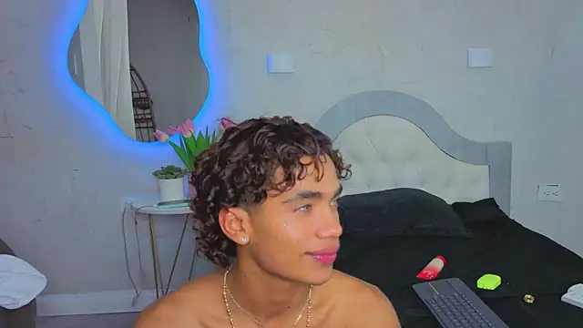 Show modela AlanCutee na web-kameri