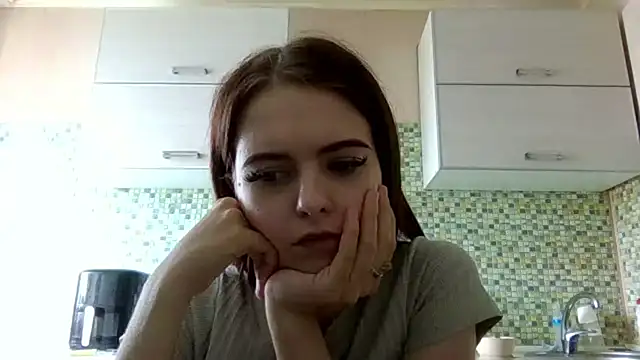 KikiAmino Adlı Modelin Canlı XXX Sohbeti