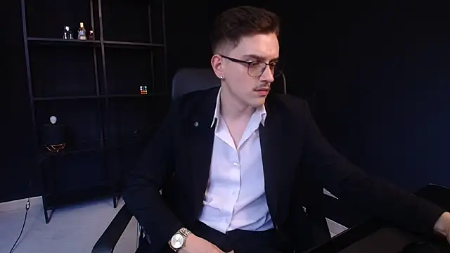 FelixStarkk: διαδικτυακό σόου στην κάμερα