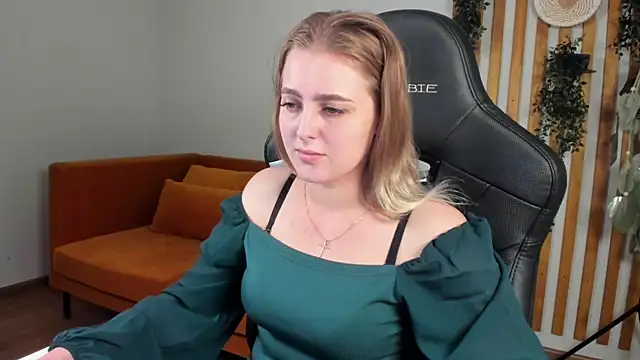 EllaBells' Live XXX Chat