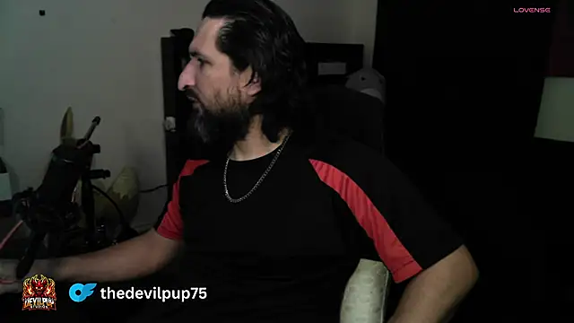 XXX chat uživo modela DevilPup75_
