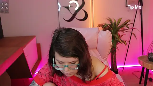 Chat +18 de Ariell_Mini ao vivo