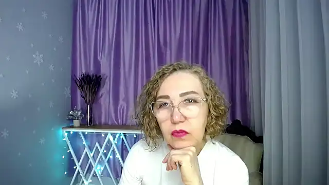 queen_a_n_i Adlı Modelin Web Kamerası Şovu