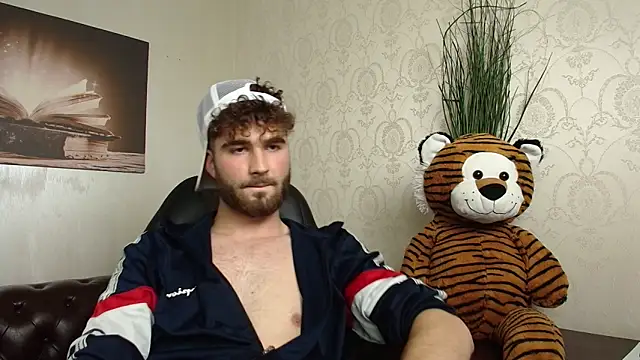 KyloEast webcam show