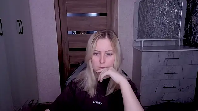 Kristy-Max Chat XXX live