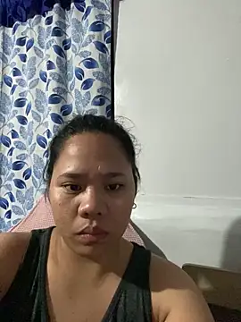 _UrSingleMamiBella_ élő XXX-chatje