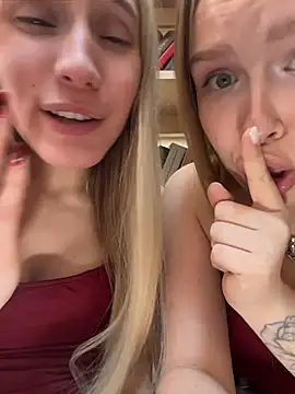 Pink_Kiss' Webcam Show