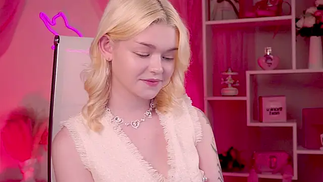 AdeleCartier's Live XXX Chat