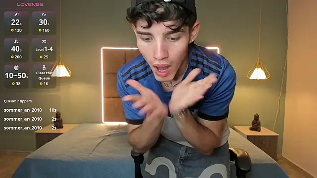 AlejooTwink Adlı Modelin Canlı XXX Sohbeti