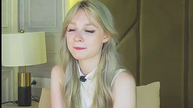 Shy_Barbie Chat XXX in diretta