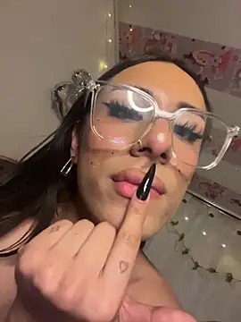 Sweett_maddy Show in webcam