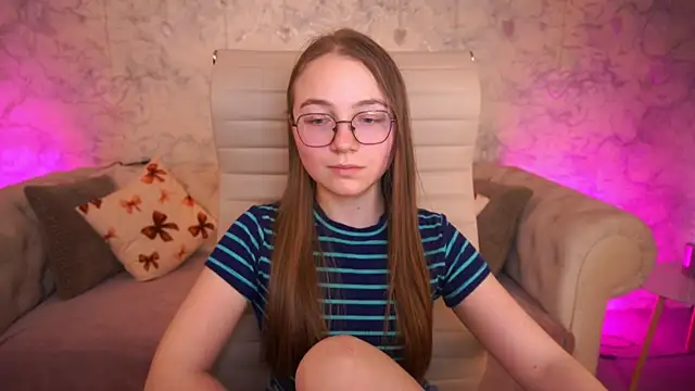 ArrinaWairr's Live XXX Chat