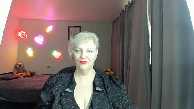 Mary-Leee Show in webcam