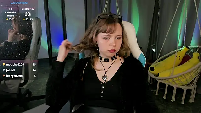 LeonaHicks' Live XXX Chat