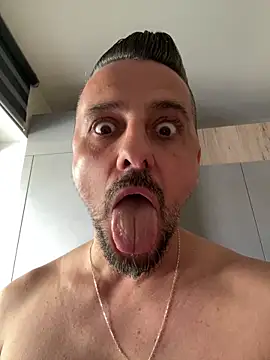 Онлайн чат XXX InsaneMattt