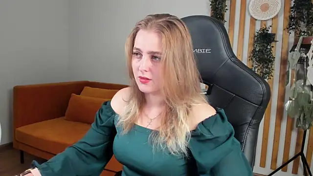 EllaBells' Live XXX Chat