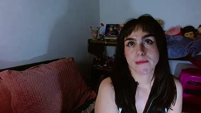 Chat +18 de collette_beaufoy_ ao vivo