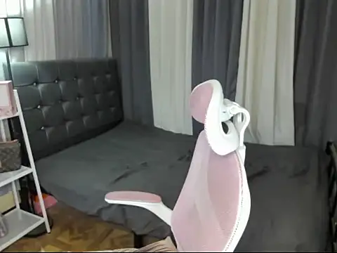 XTsUncutMargauxX 在線直播表演