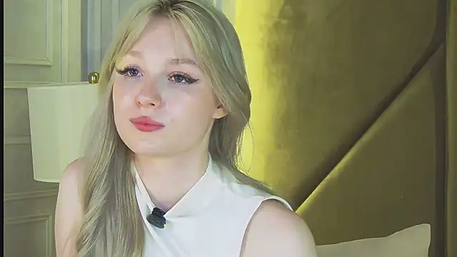 Shy_Barbie: онлайн-секс-чат