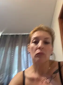 Hot-Milf4U webcam show