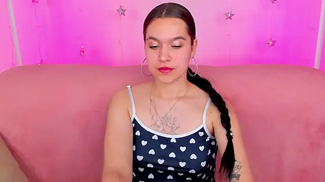 AishaTempt Adlı Modelin Canlı XXX Sohbeti
