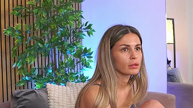 Avril_Cyrus Adlı Modelin Canlı XXX Sohbeti