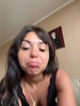 XXX chat uživo modela SilkyMira
